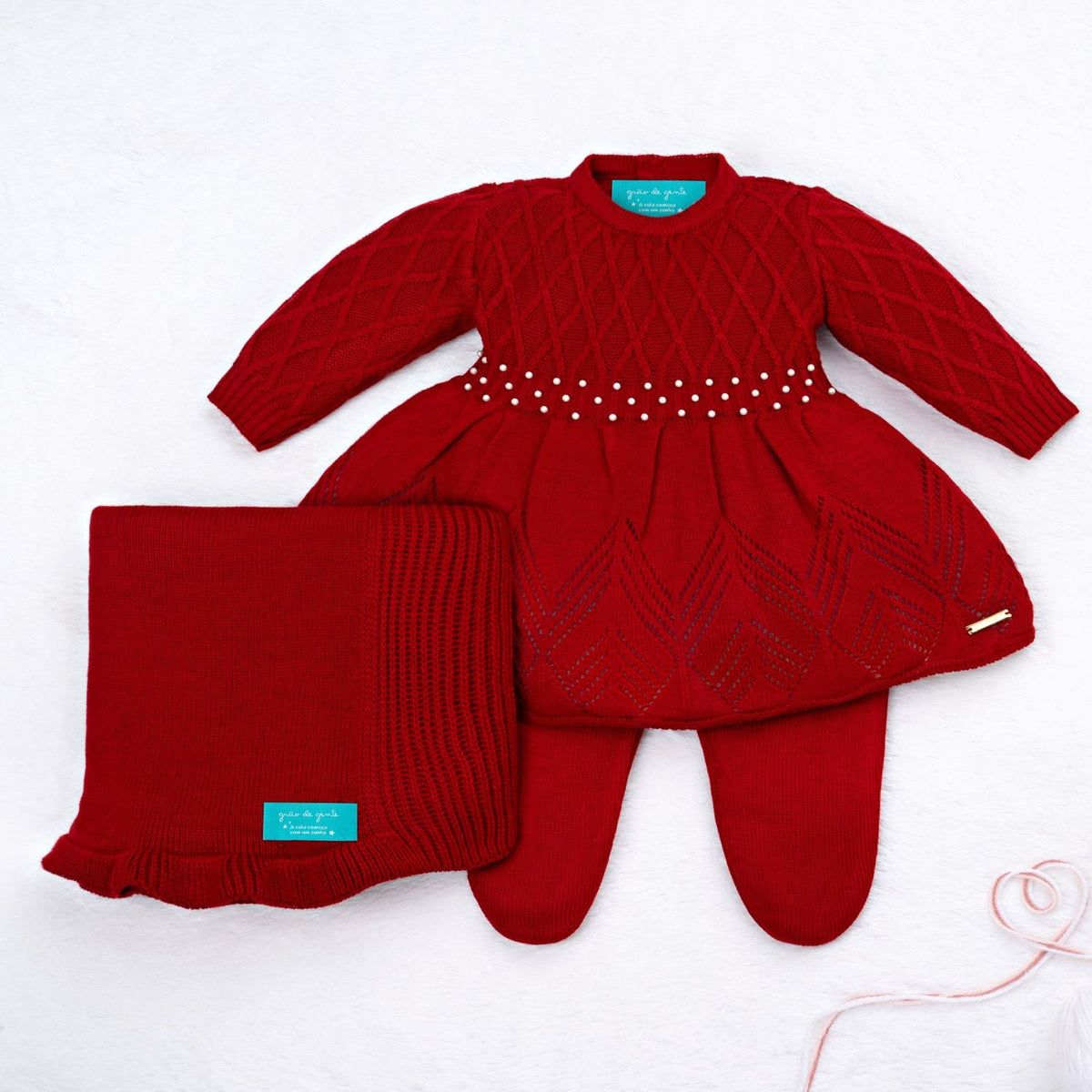 newborn knitted dress 3 Piece Red First Dress with Pearls Knitted Newborn Coming Home Set – Grão  de Gente