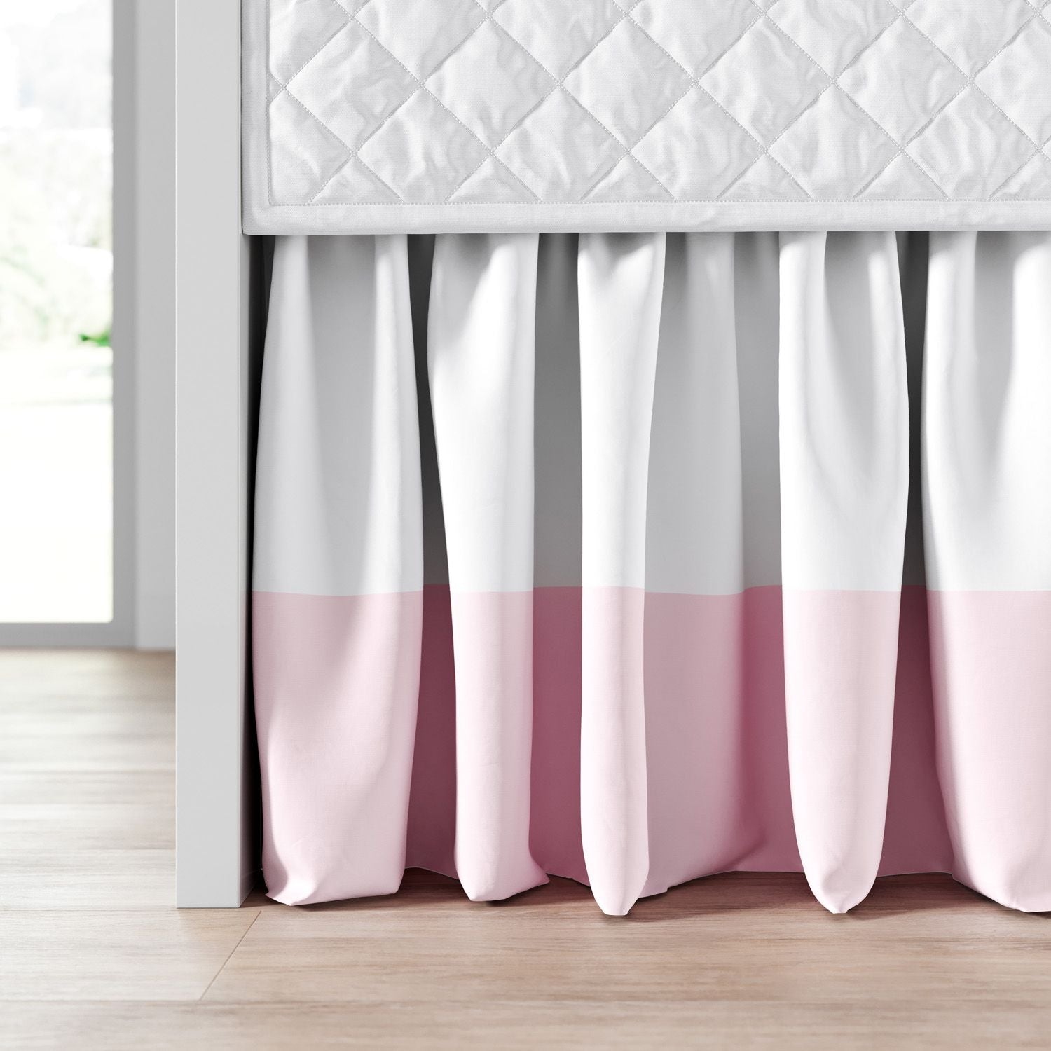 Pink and White Crib Skirt Grão de Gente